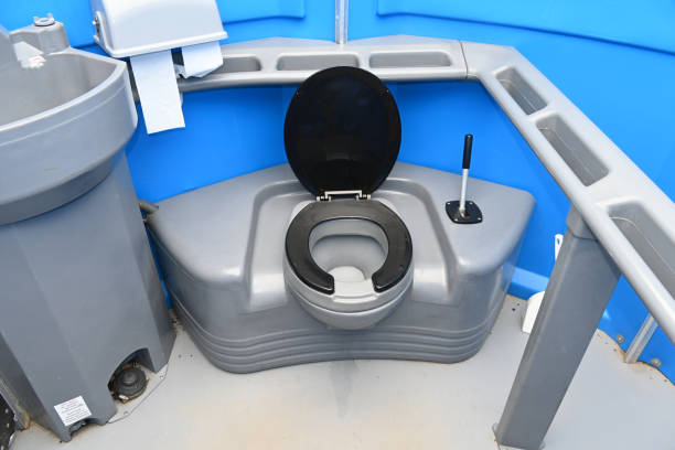 Porta potty delivery and setup in Weatogue, CT